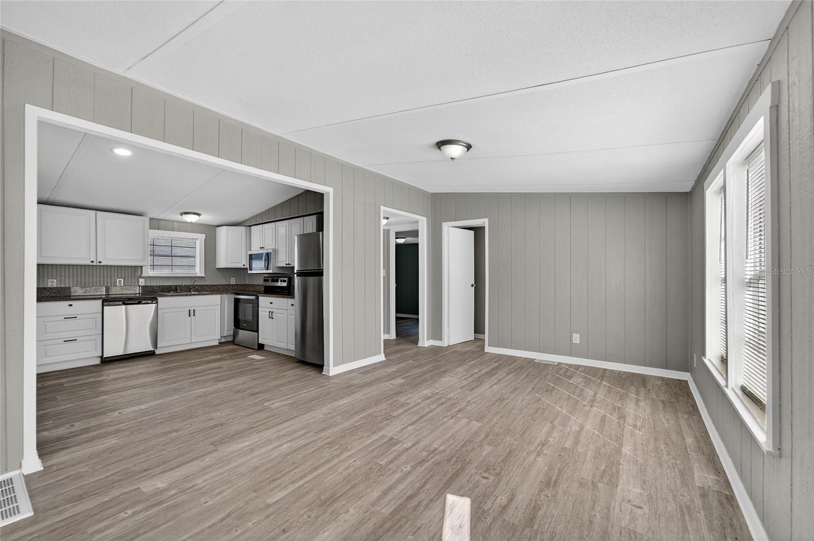 Image 14 of 44 For 39256 Lizabeth Circle