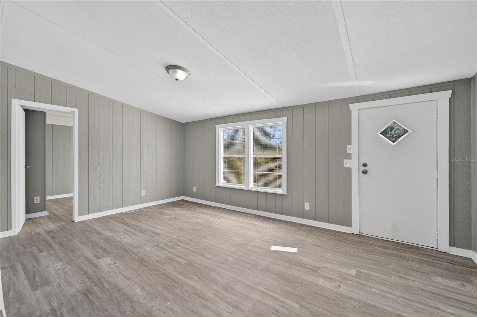 Image 15 of 44 For 39256 Lizabeth Circle