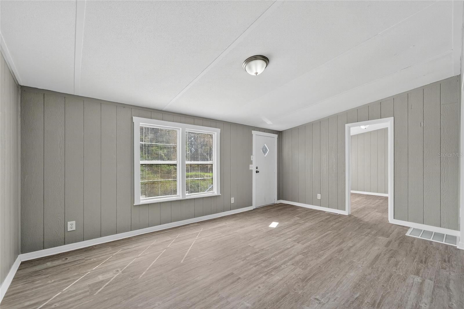Image 16 of 44 For 39256 Lizabeth Circle