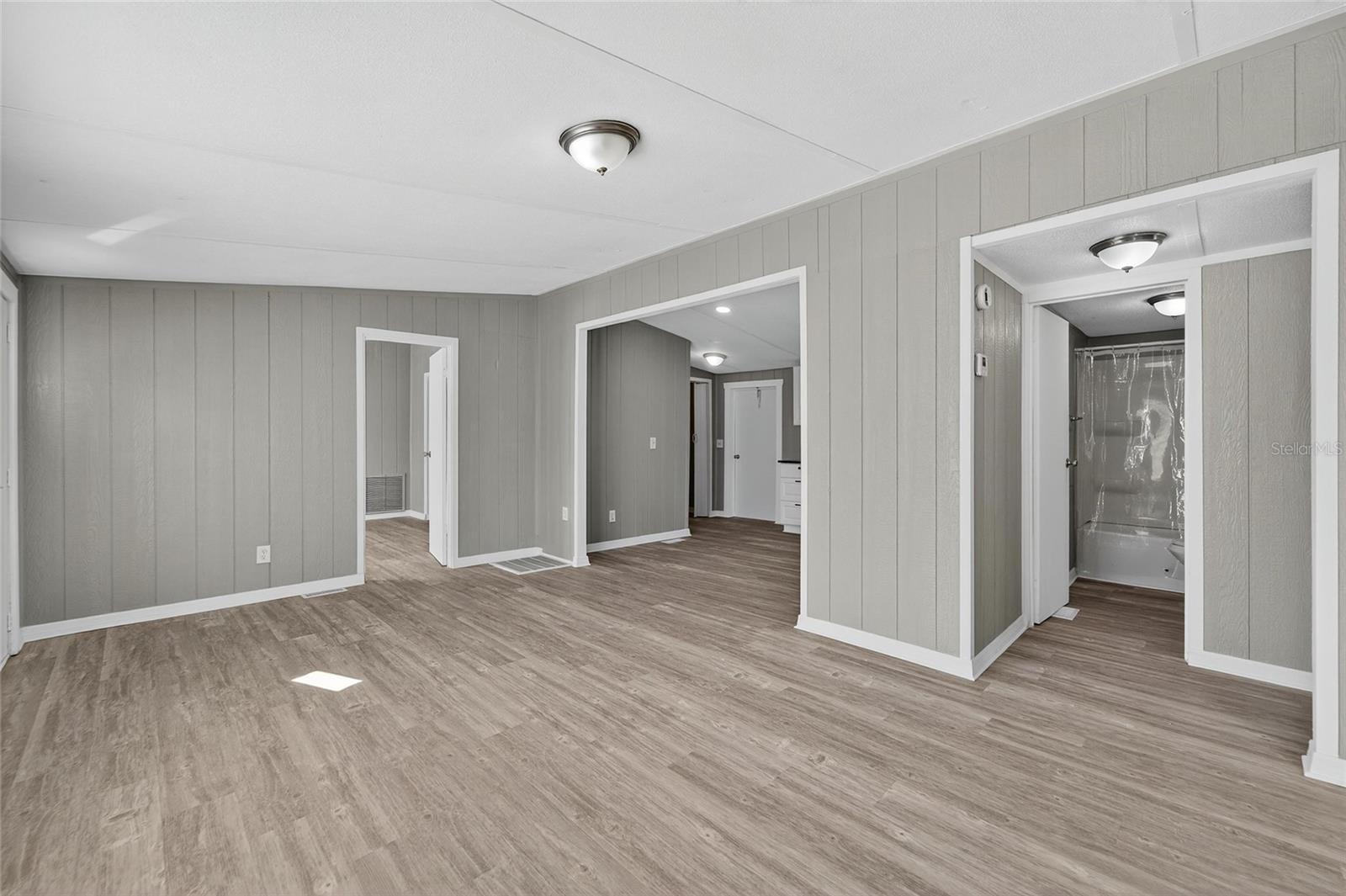 Image 17 of 44 For 39256 Lizabeth Circle