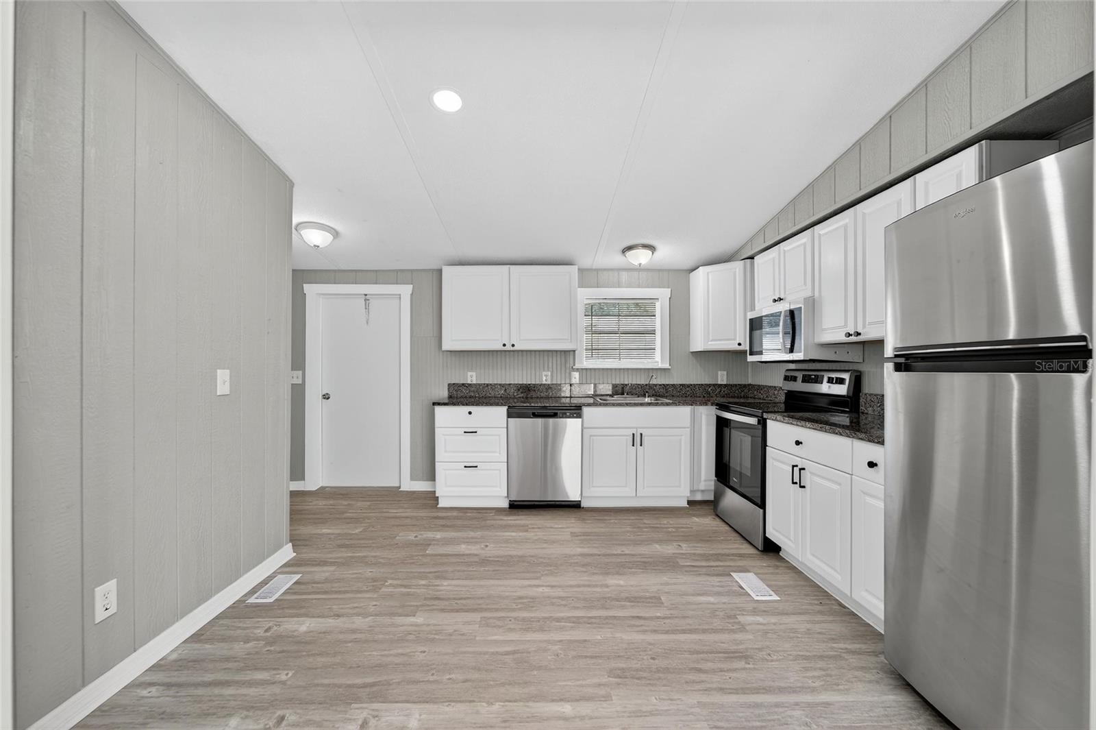 Image 18 of 44 For 39256 Lizabeth Circle