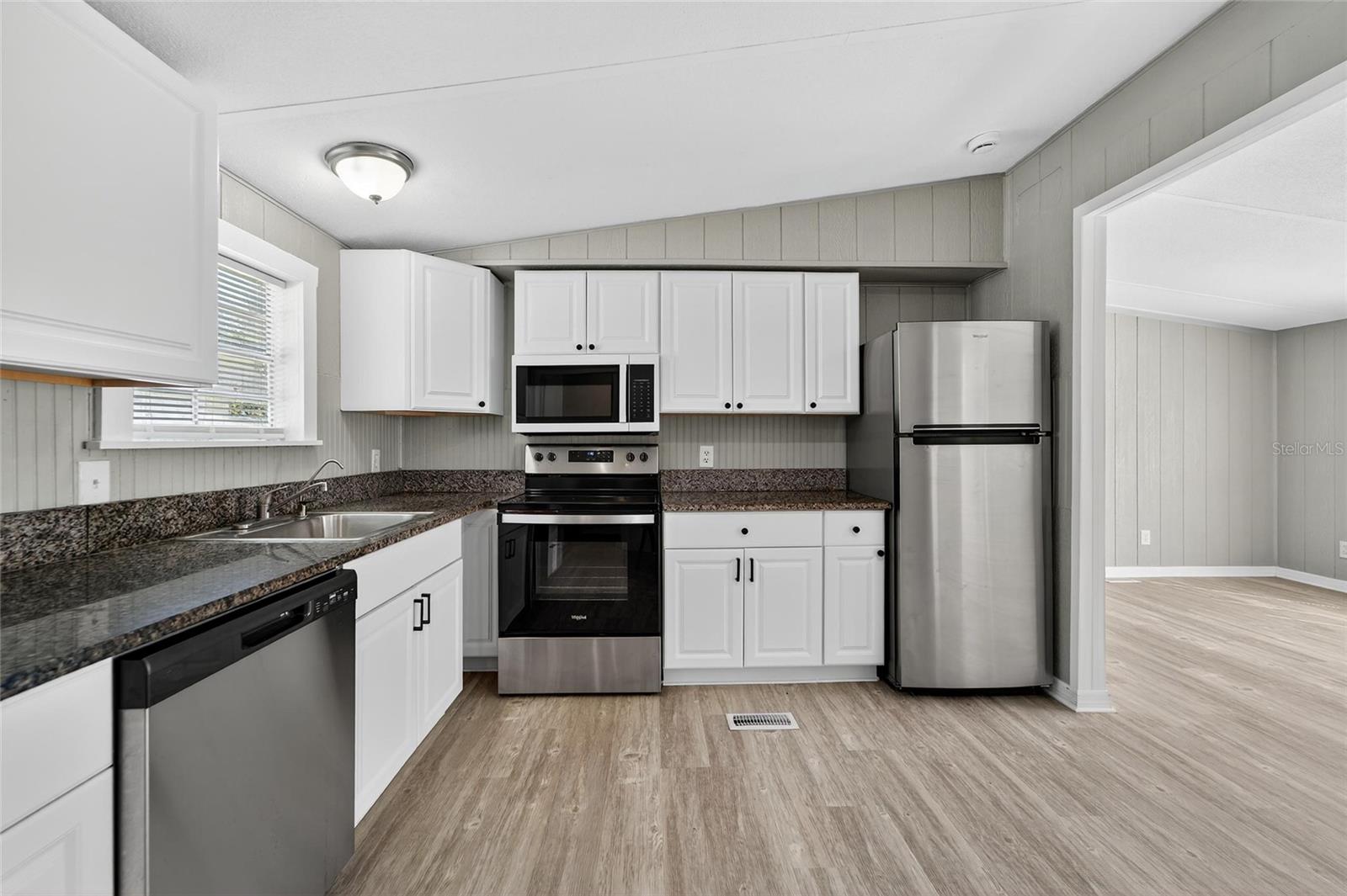Image 20 of 44 For 39256 Lizabeth Circle