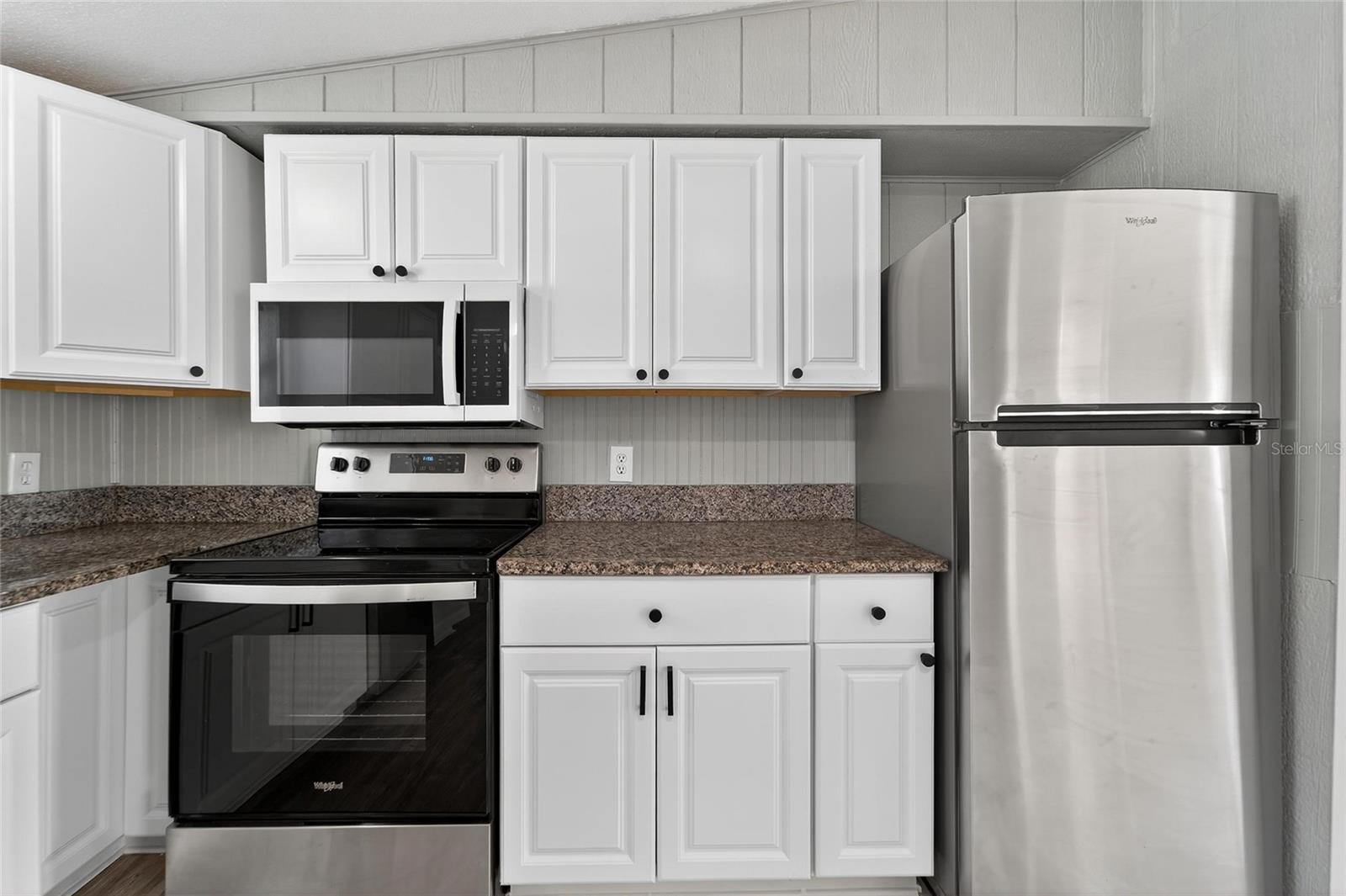 Image 21 of 44 For 39256 Lizabeth Circle