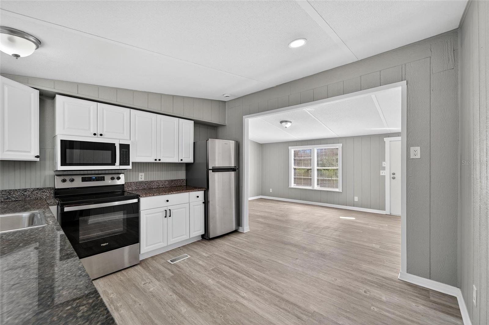 Image 23 of 44 For 39256 Lizabeth Circle