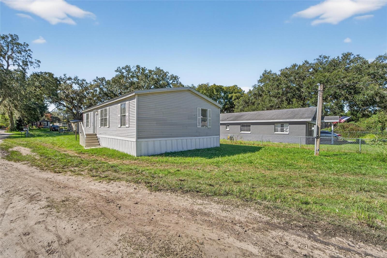 Image 3 of 44 For 39256 Lizabeth Circle