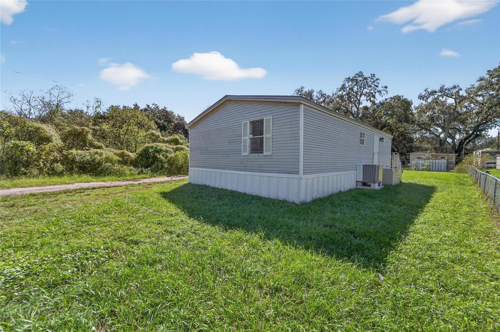 Image 6 of 44 For 39256 Lizabeth Circle