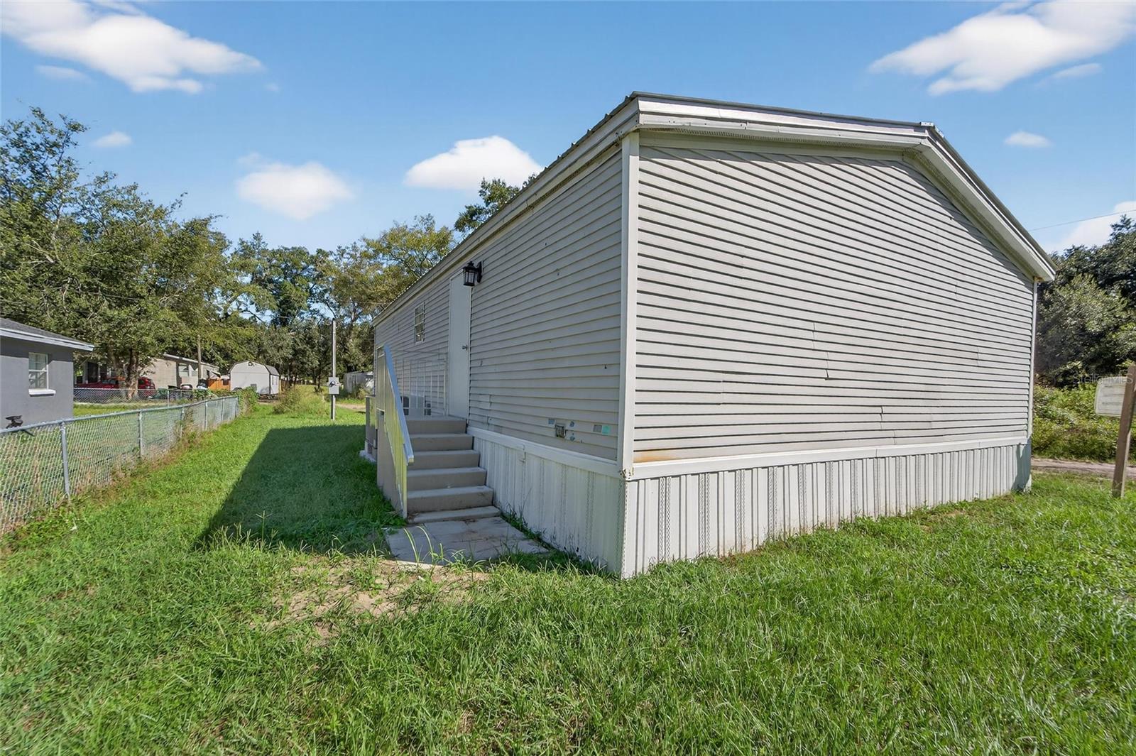 Image 7 of 44 For 39256 Lizabeth Circle