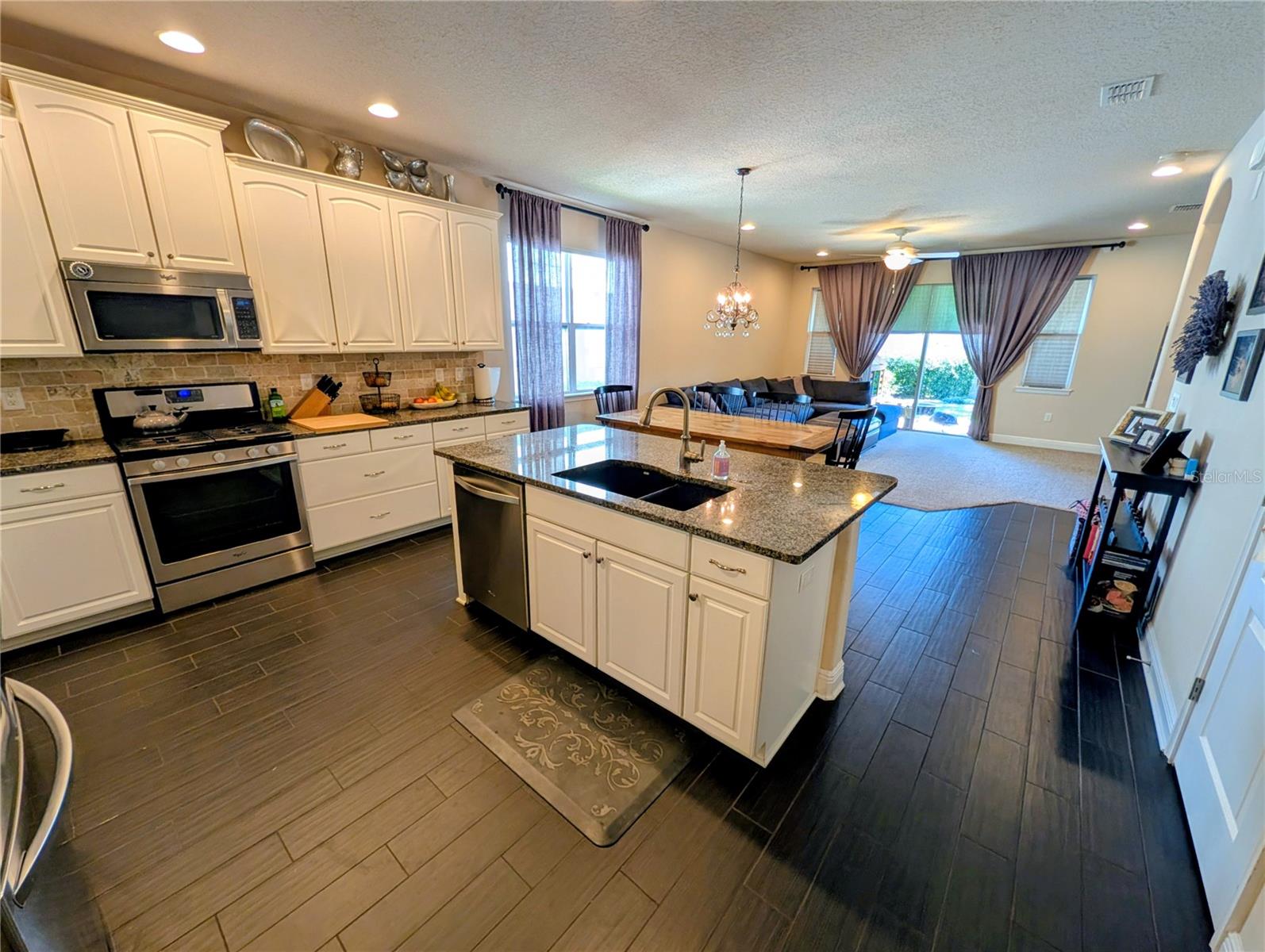 Listing photo id 2 for 20119 Eagles Landing Way