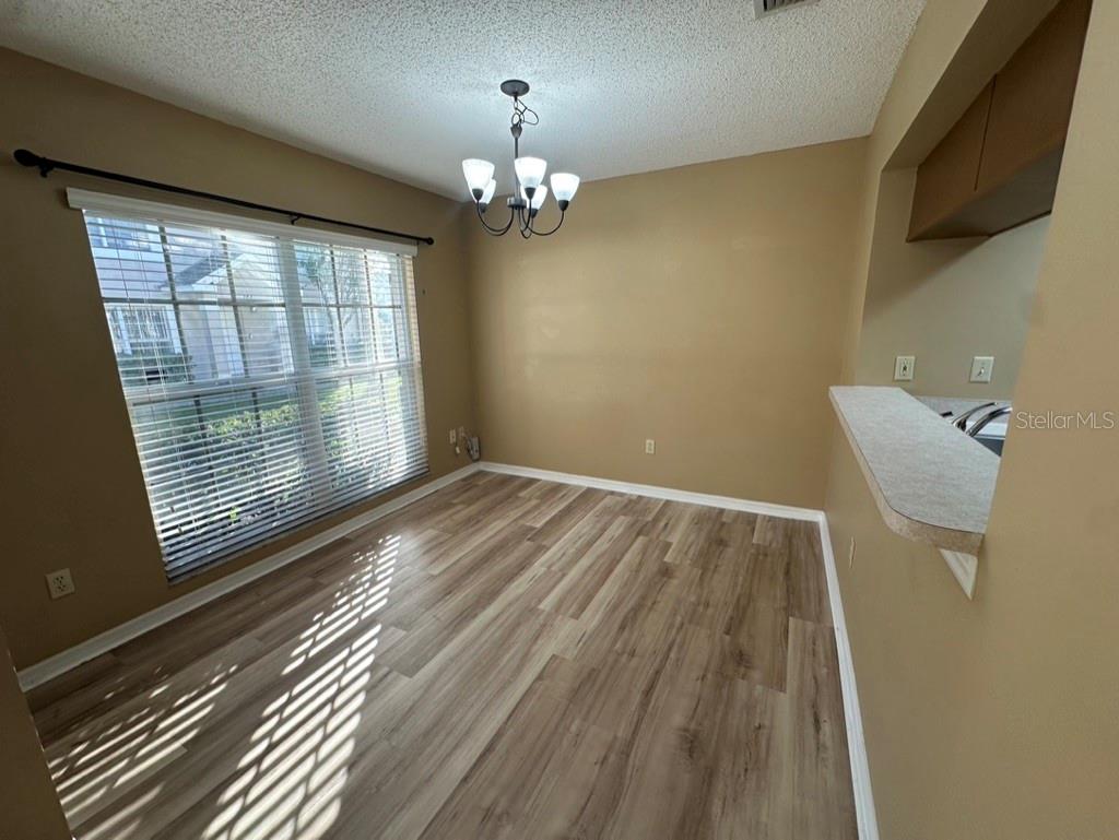 Image 5 of 17 For 539 Kensington Lake Circle