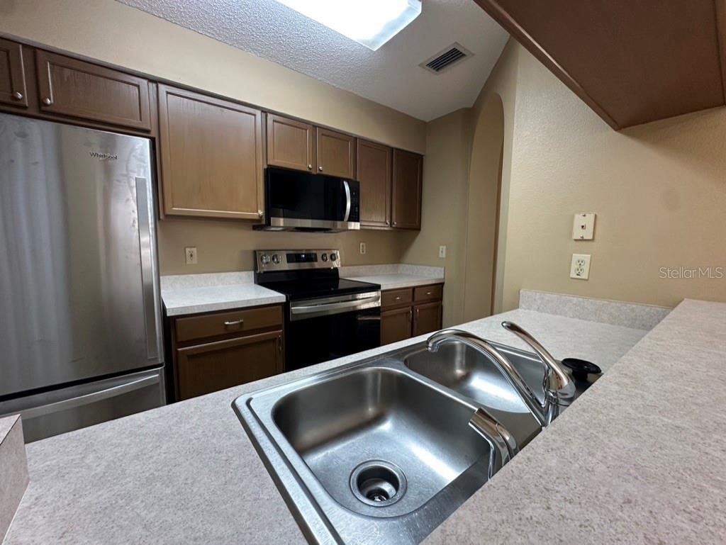 Image 7 of 17 For 539 Kensington Lake Circle