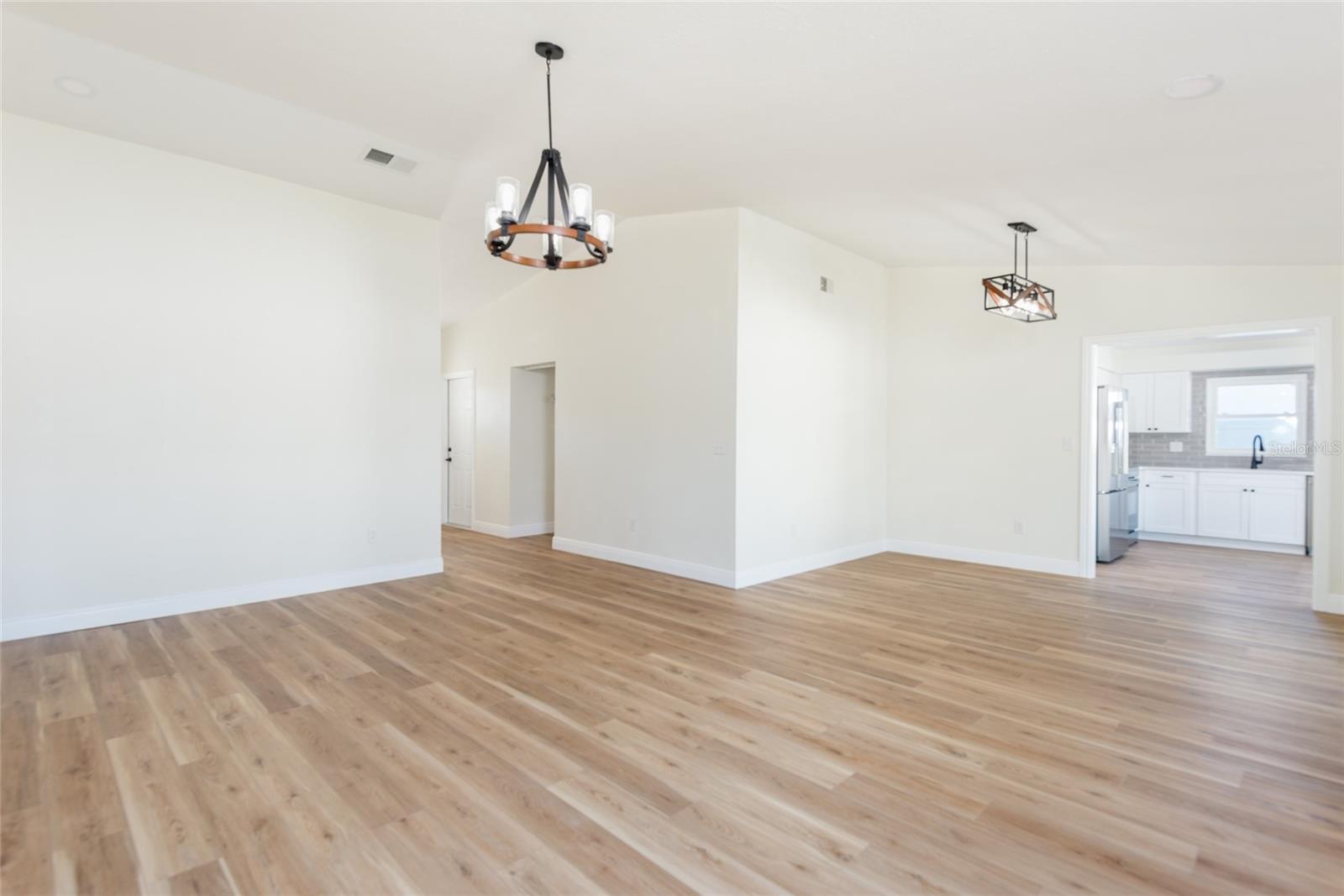 Image 4 of 33 For 1428 Foxboro Drive