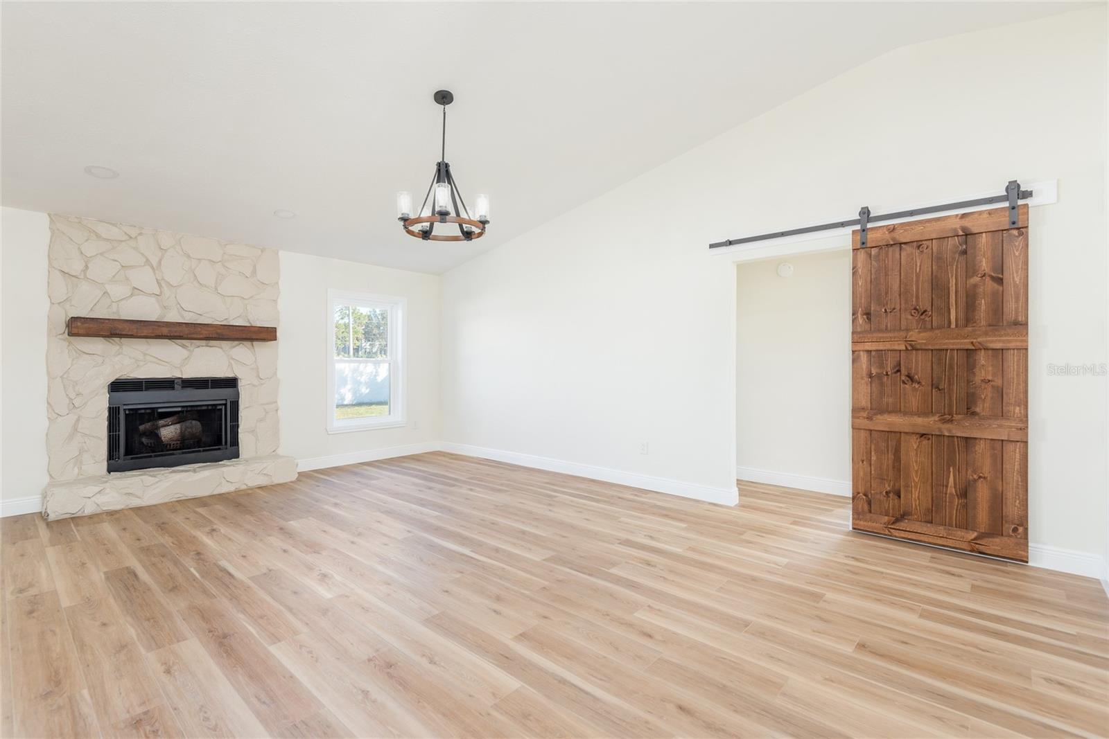 Image 8 of 33 For 1428 Foxboro Drive