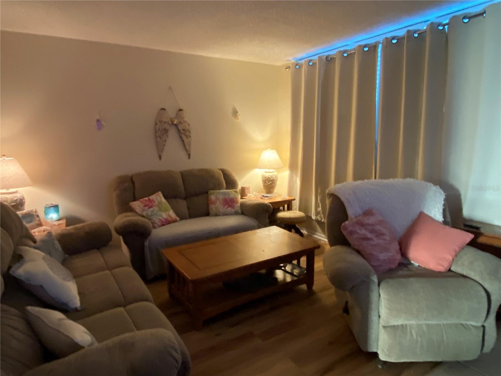Image 4 of 6 For 4880 Locust Street Ne 323