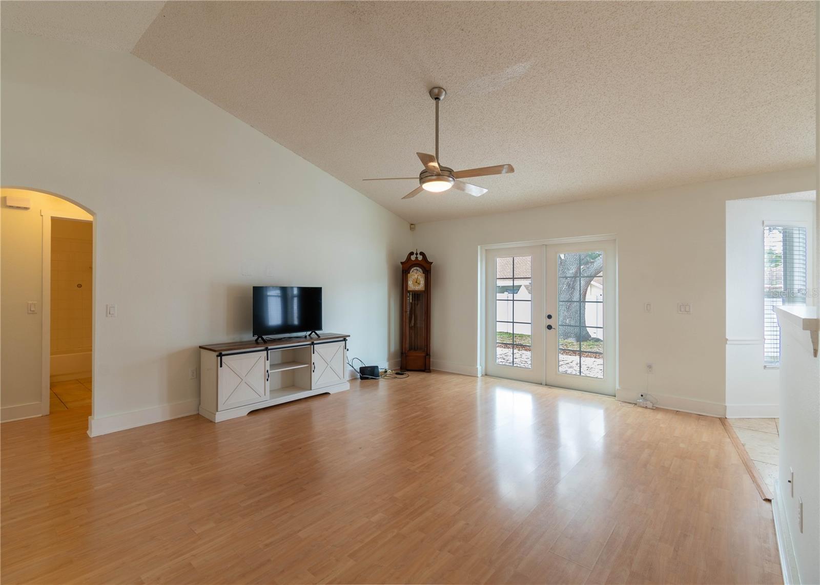 Image 11 of 45 For 14833 Redcliff Drive