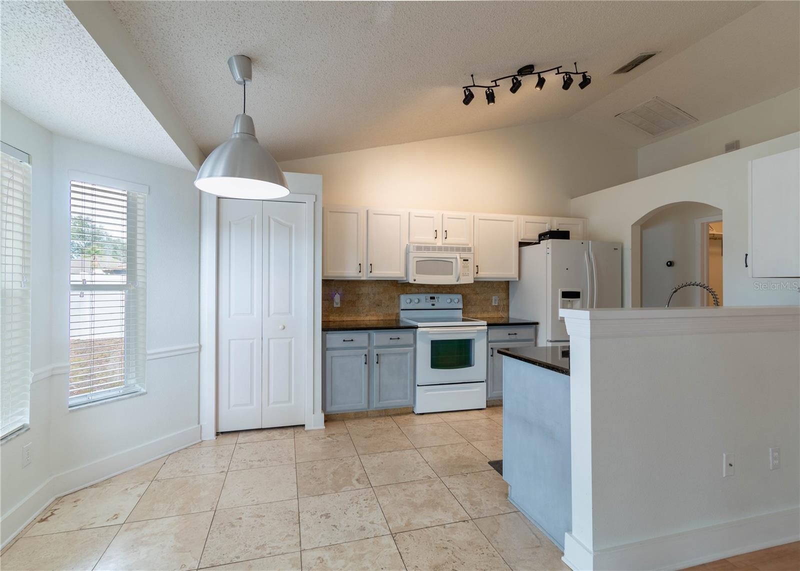 Image 14 of 45 For 14833 Redcliff Drive