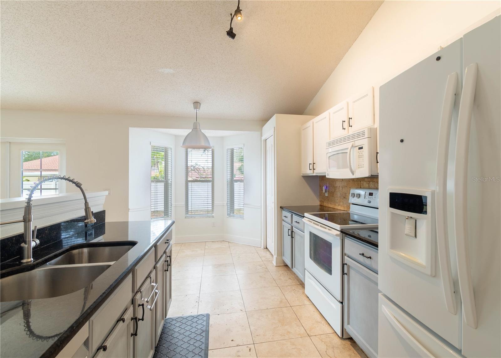 Image 20 of 45 For 14833 Redcliff Drive