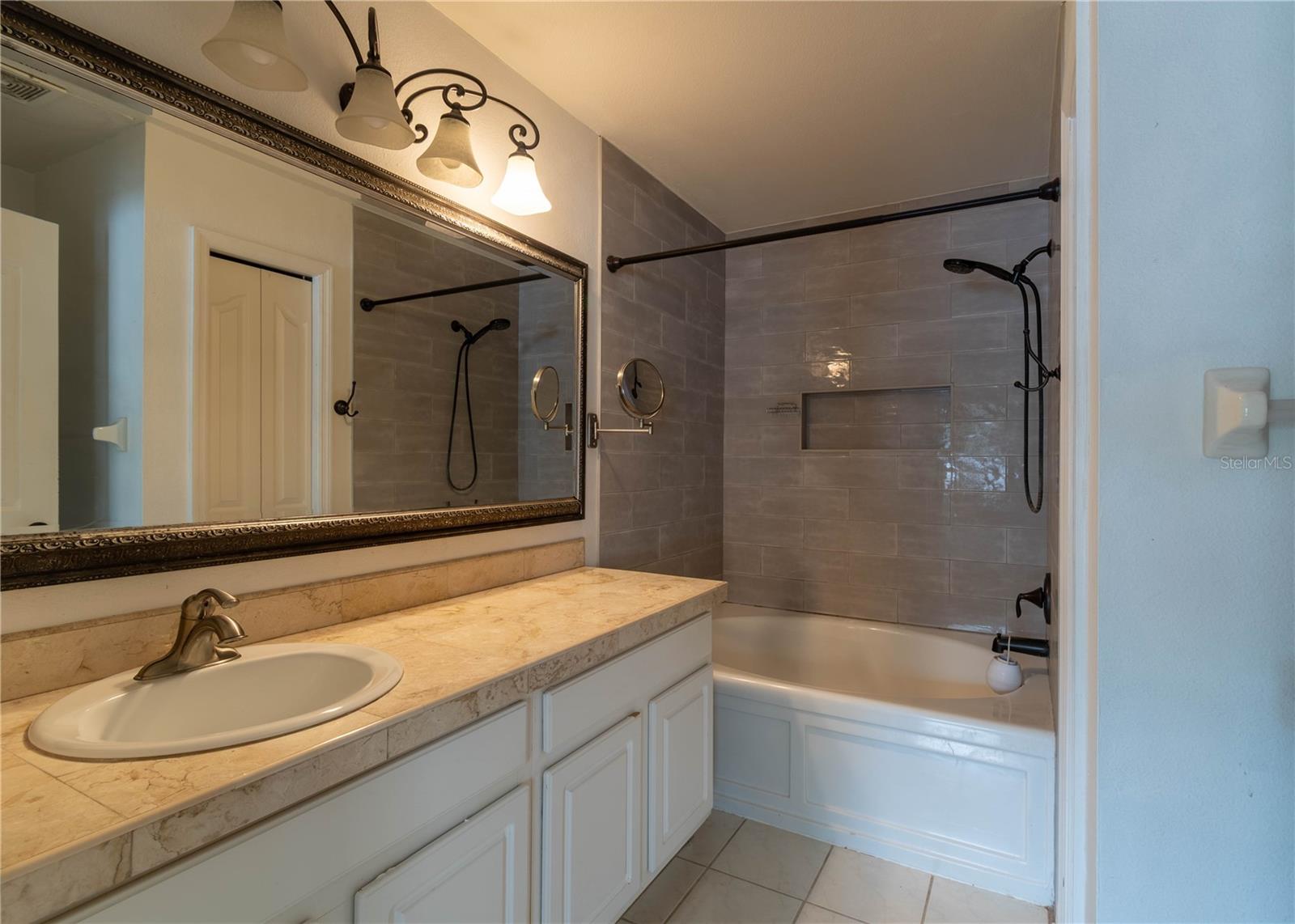 Image 26 of 45 For 14833 Redcliff Drive