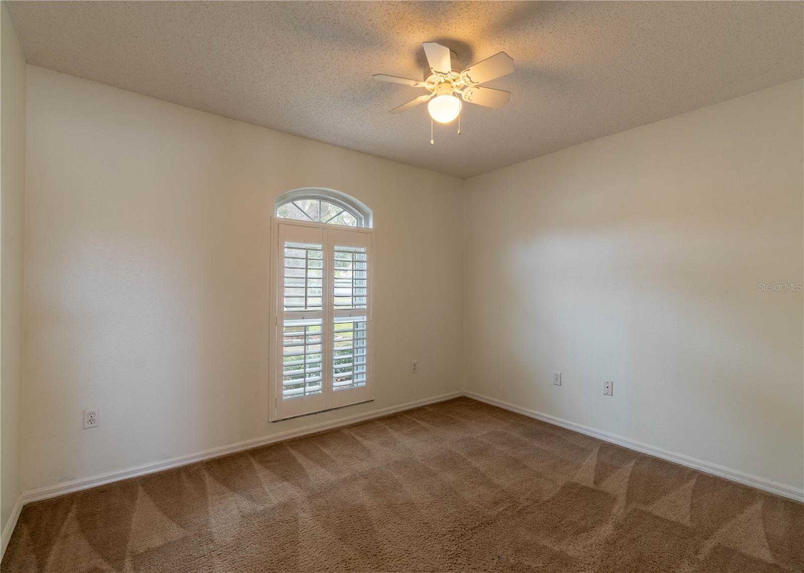 Image 33 of 45 For 14833 Redcliff Drive