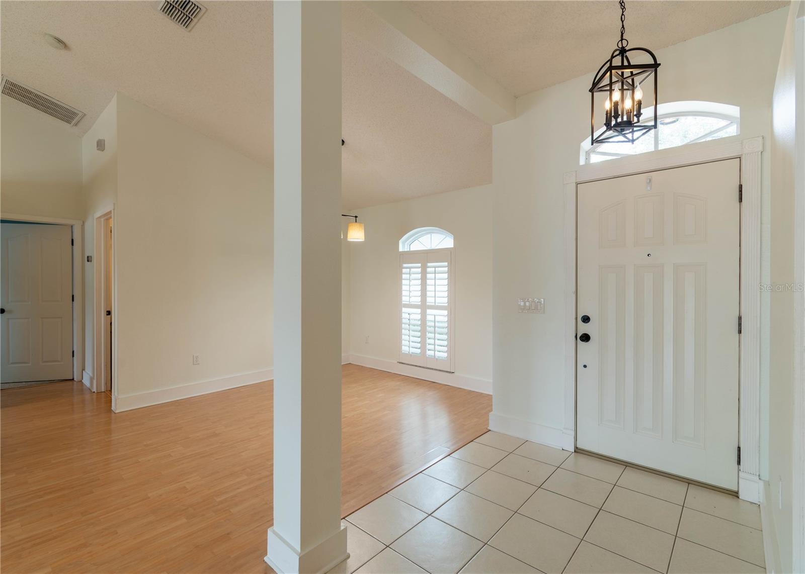 Image 6 of 45 For 14833 Redcliff Drive