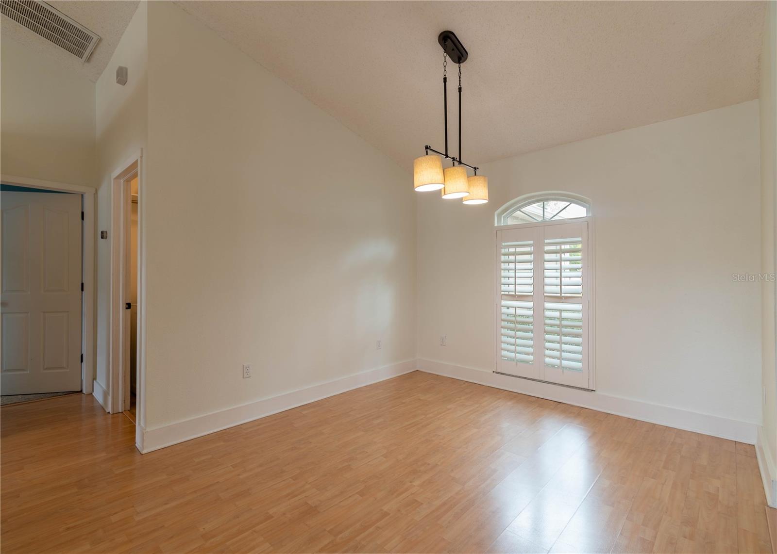 Image 8 of 45 For 14833 Redcliff Drive