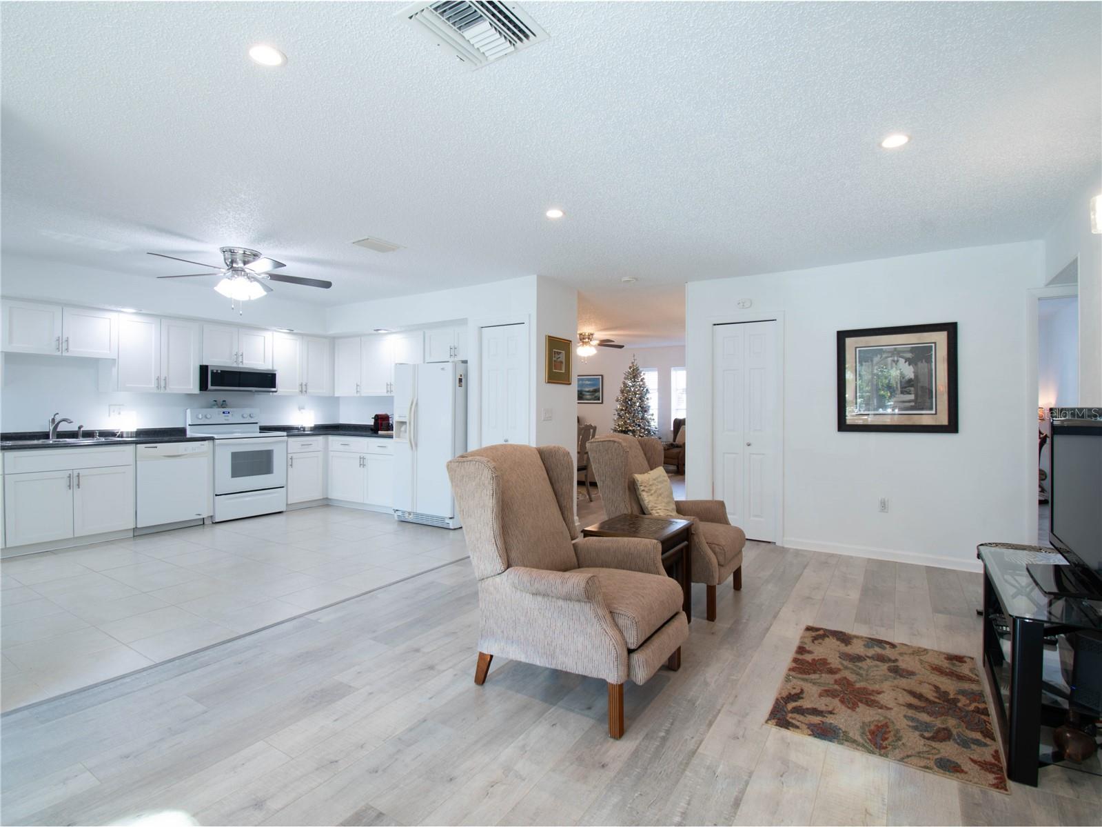 Image 10 of 52 For 2101 Sunset Point Road 1302