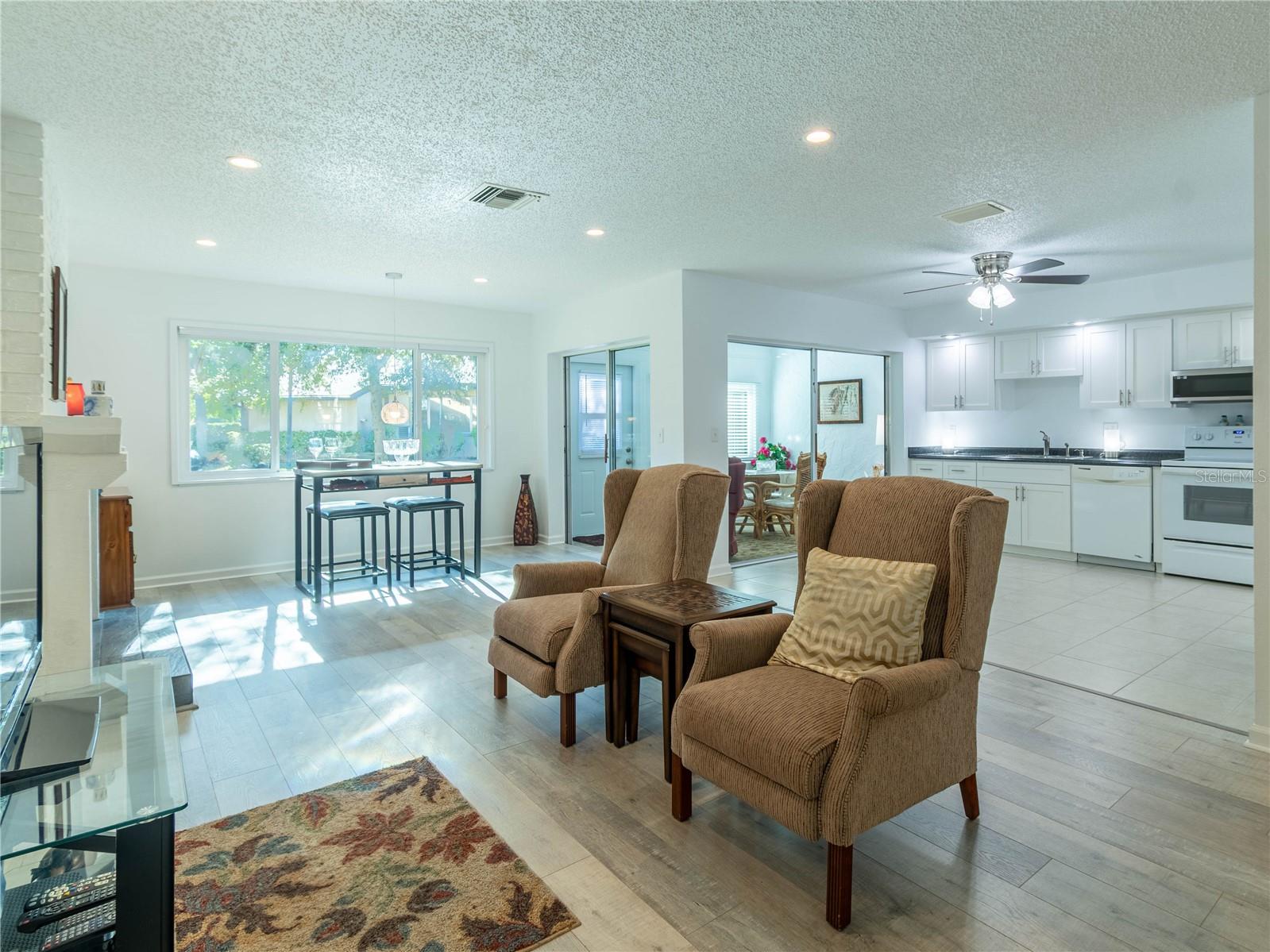 Image 11 of 52 For 2101 Sunset Point Road 1302