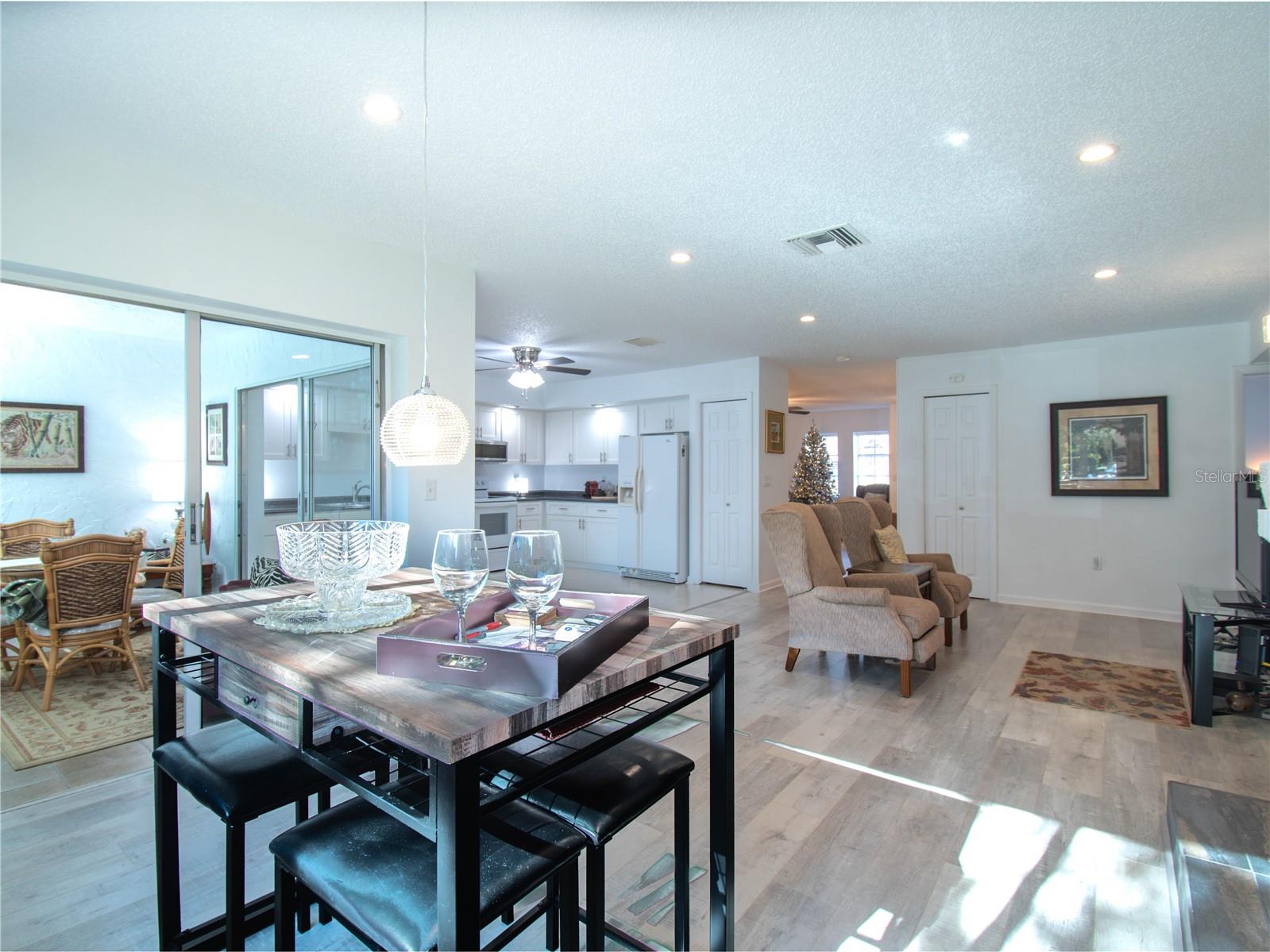 Image 14 of 52 For 2101 Sunset Point Road 1302