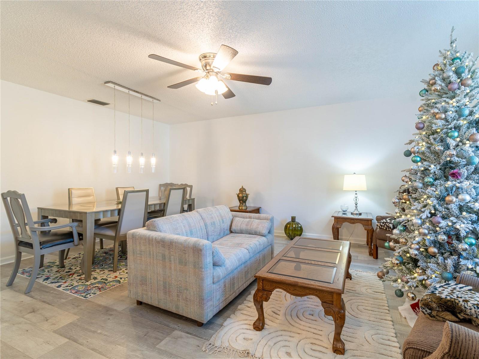 Image 4 of 52 For 2101 Sunset Point Road 1302