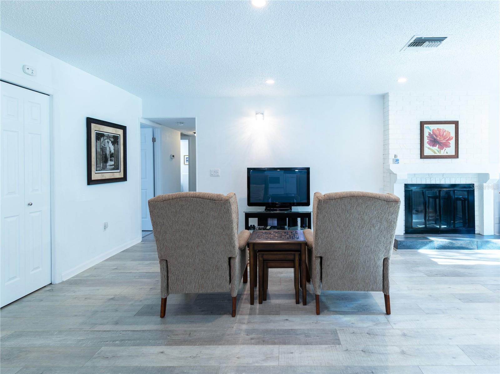 Image 9 of 52 For 2101 Sunset Point Road 1302