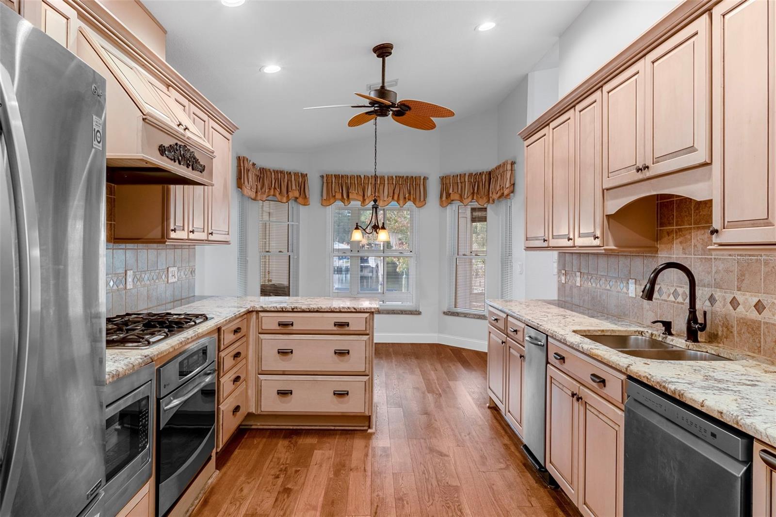 Image 21 of 79 For 4922 Stetson Point