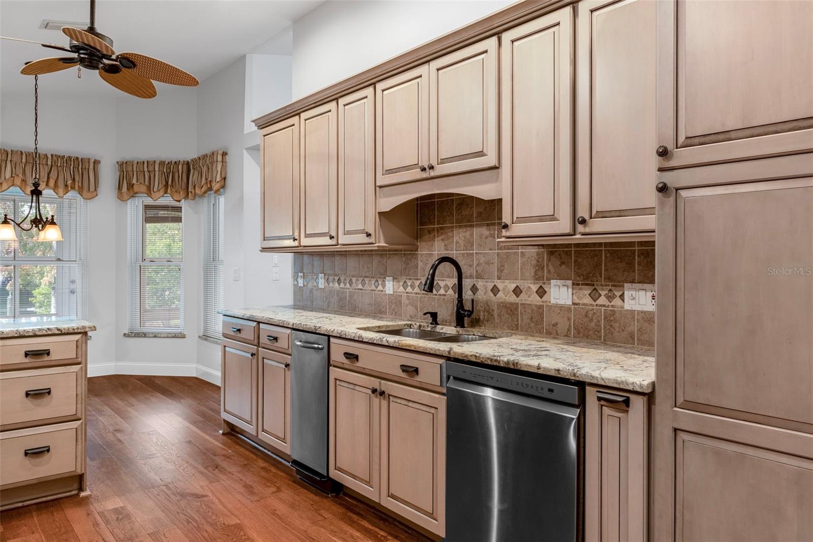 Image 23 of 79 For 4922 Stetson Point