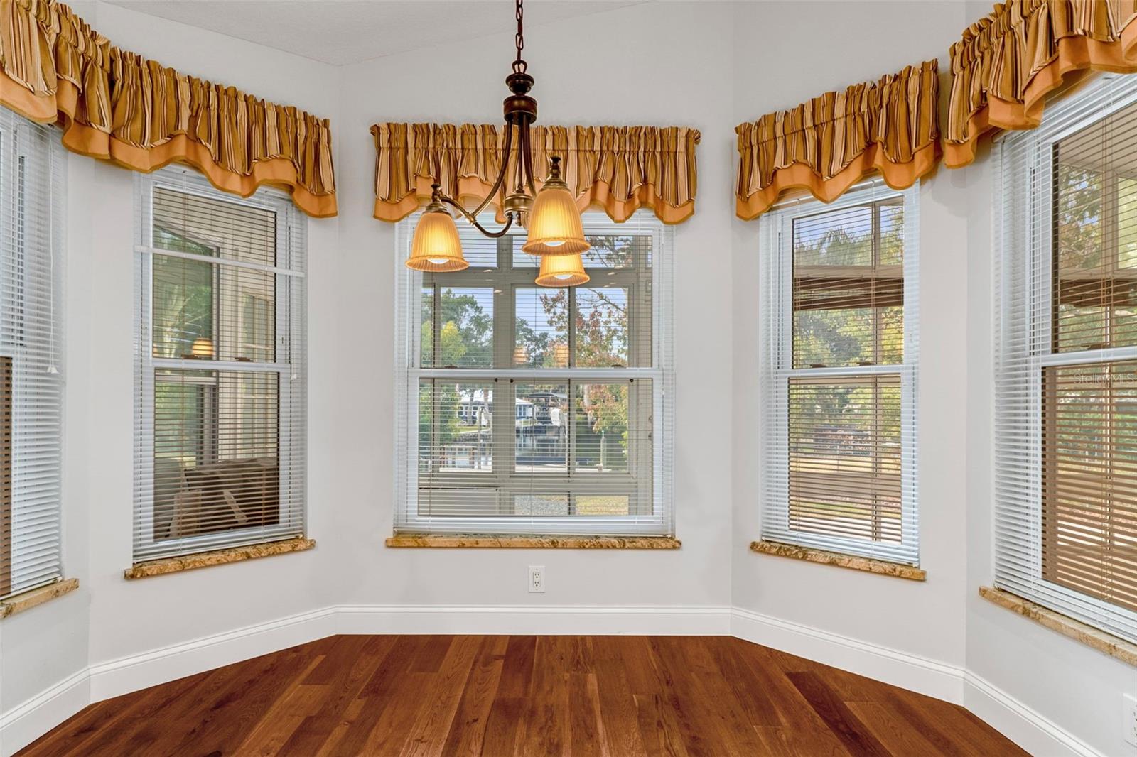 Image 27 of 79 For 4922 Stetson Point