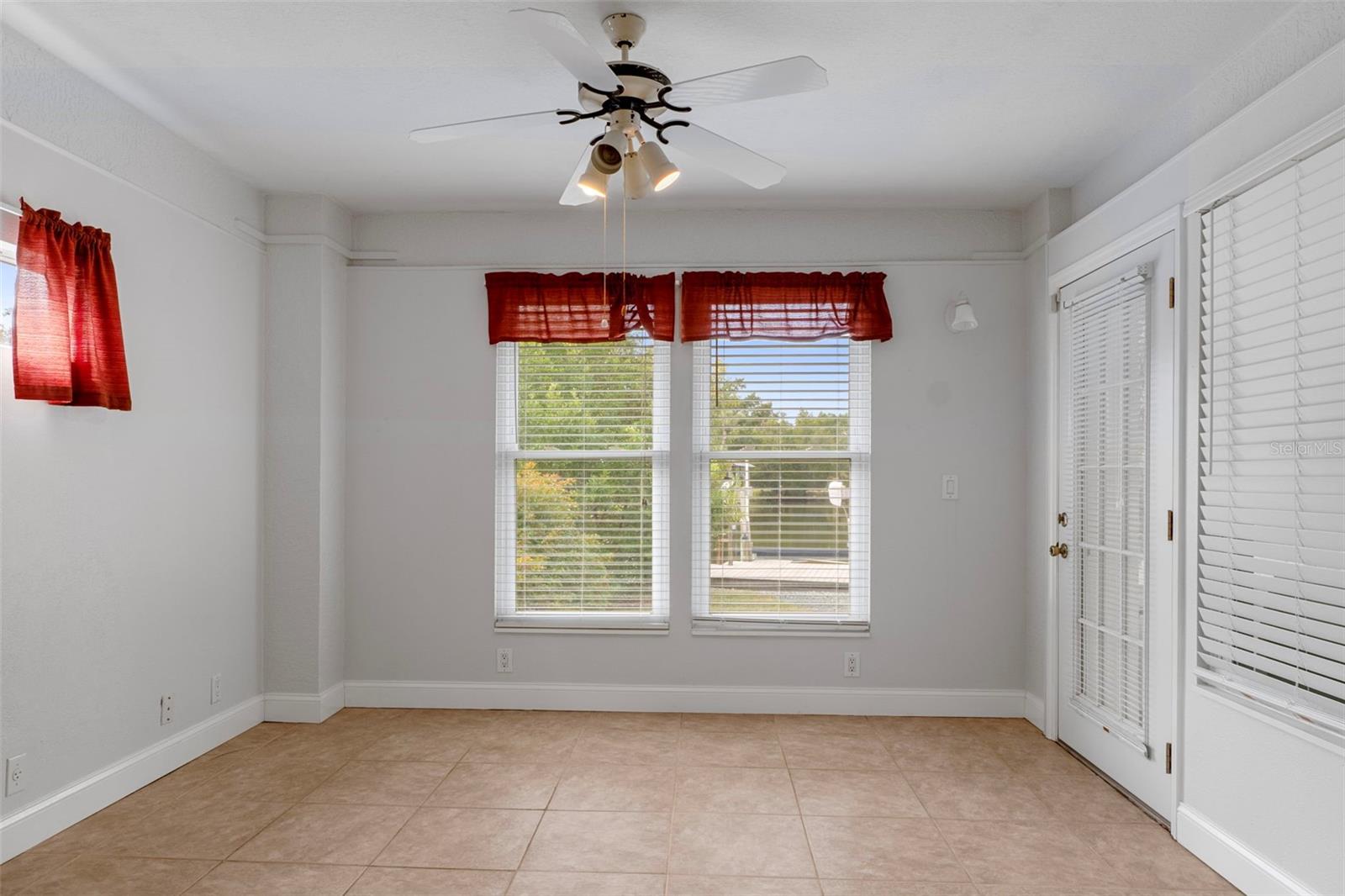 Image 33 of 79 For 4922 Stetson Point