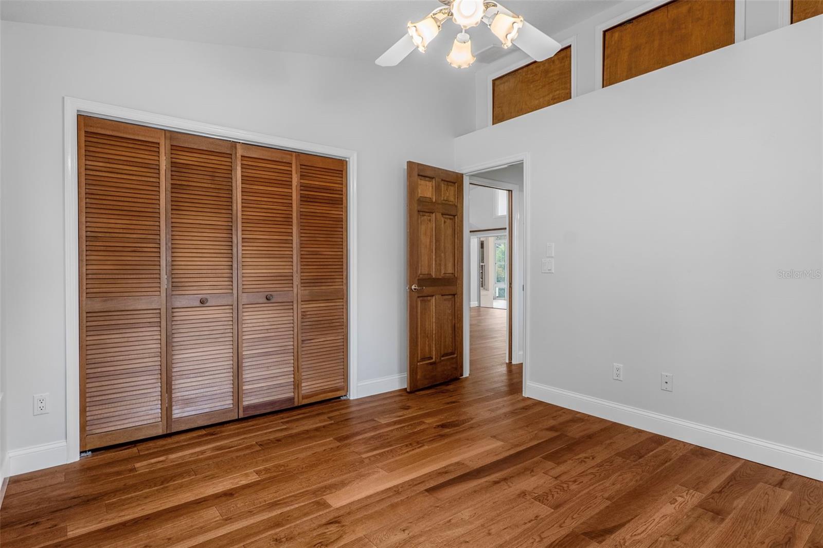 Image 43 of 79 For 4922 Stetson Point