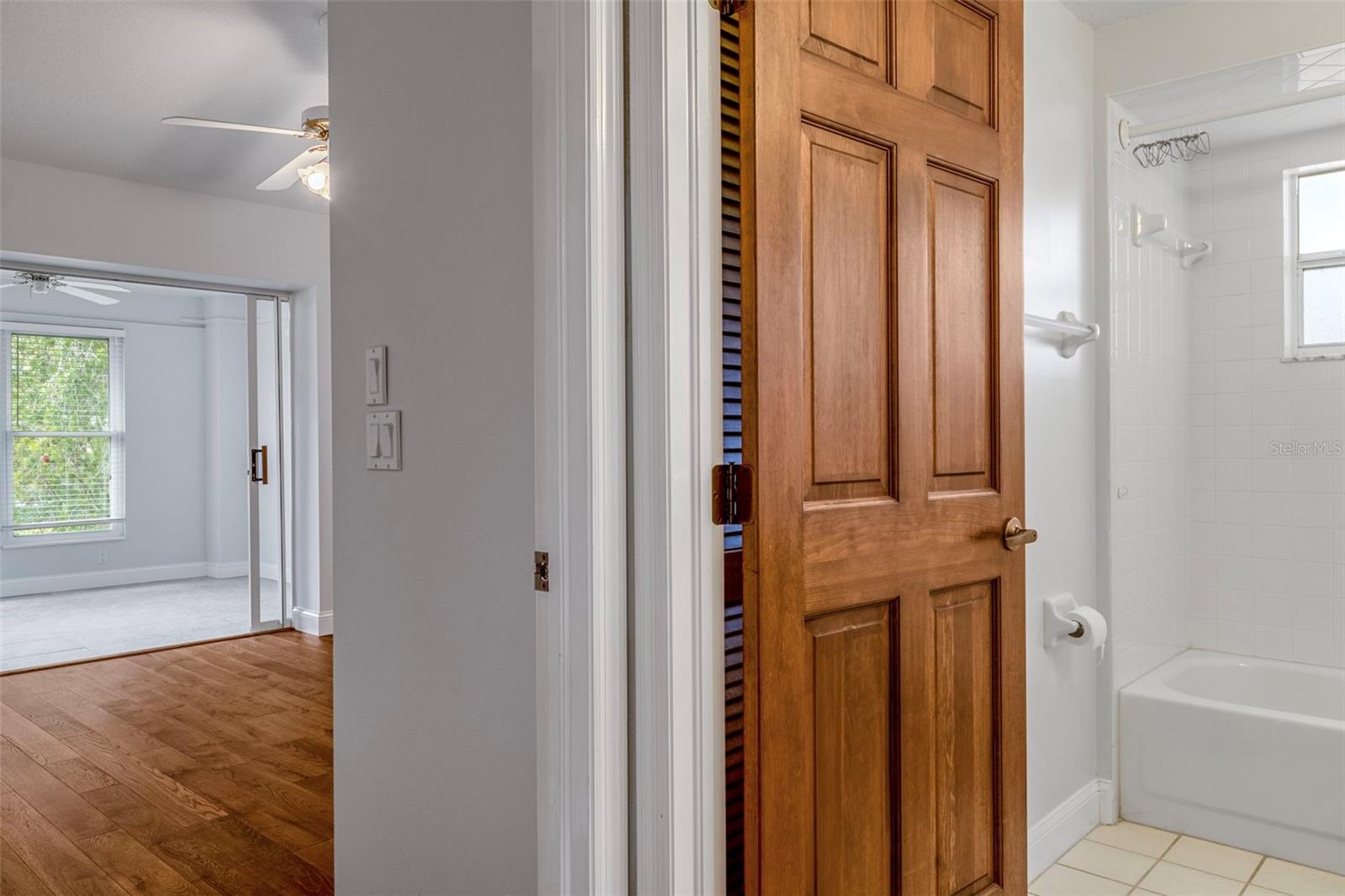 Image 44 of 79 For 4922 Stetson Point