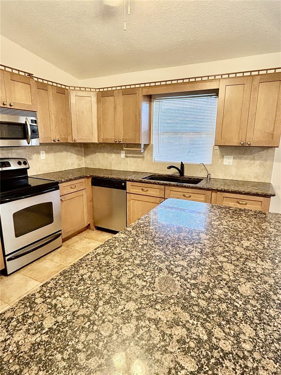 Image 7 of 19 For 1421 Heather Ridge Boulevard 1421