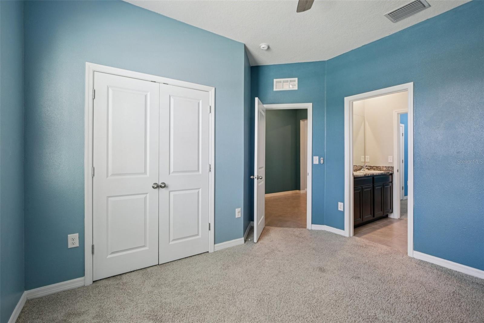 Image 16 of 39 For 13417 Lakeview Oaks Lane
