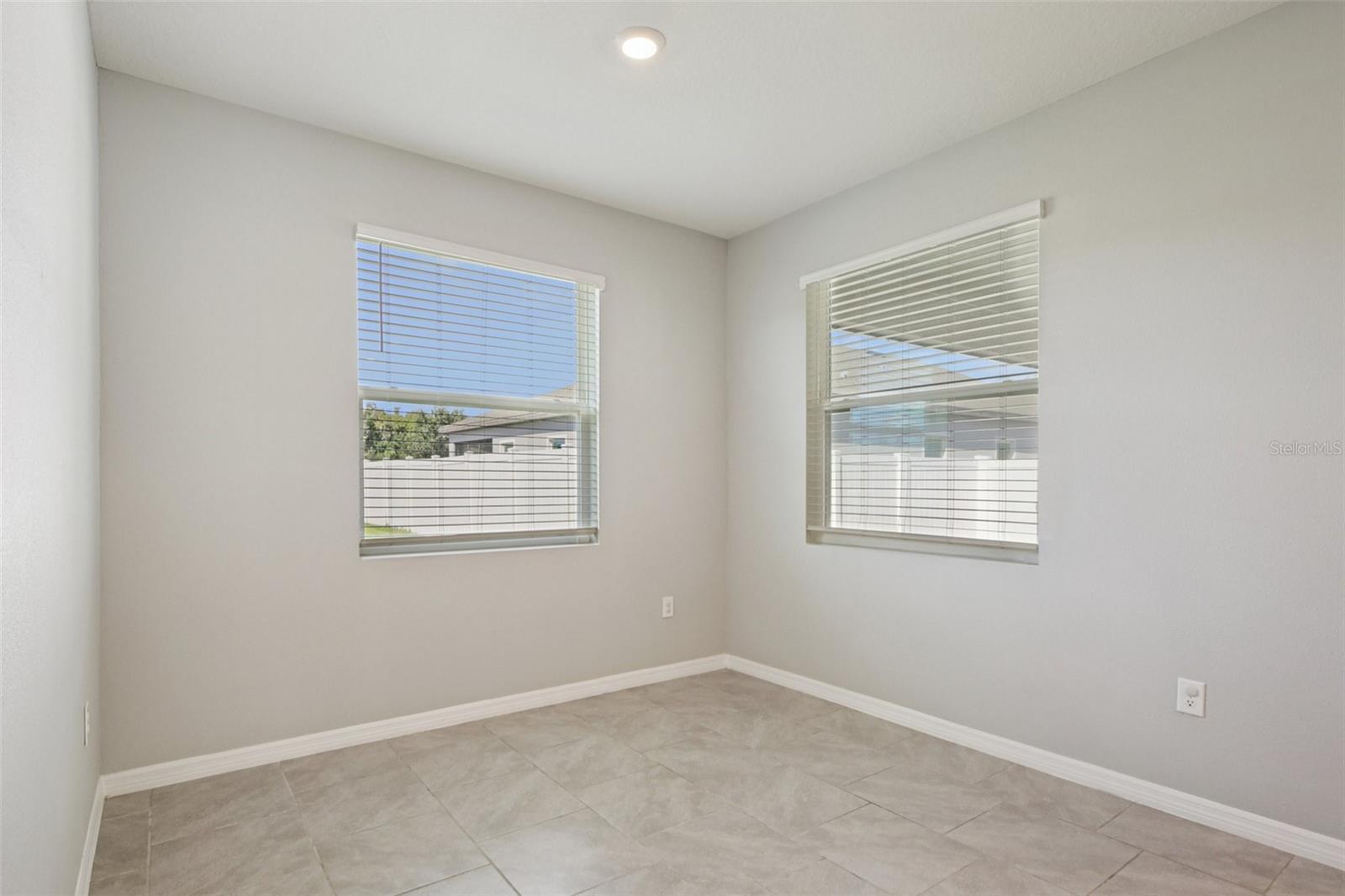 Image 17 of 39 For 13417 Lakeview Oaks Lane