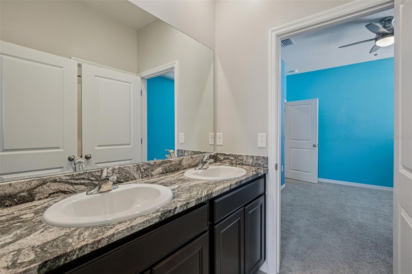 Image 18 of 39 For 13417 Lakeview Oaks Lane