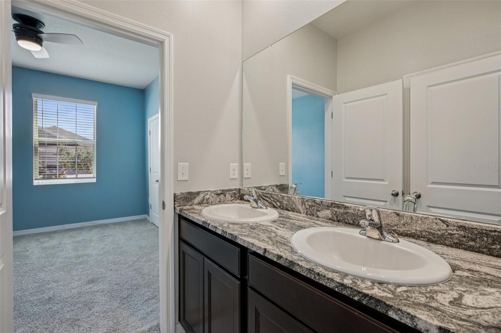 Image 19 of 39 For 13417 Lakeview Oaks Lane