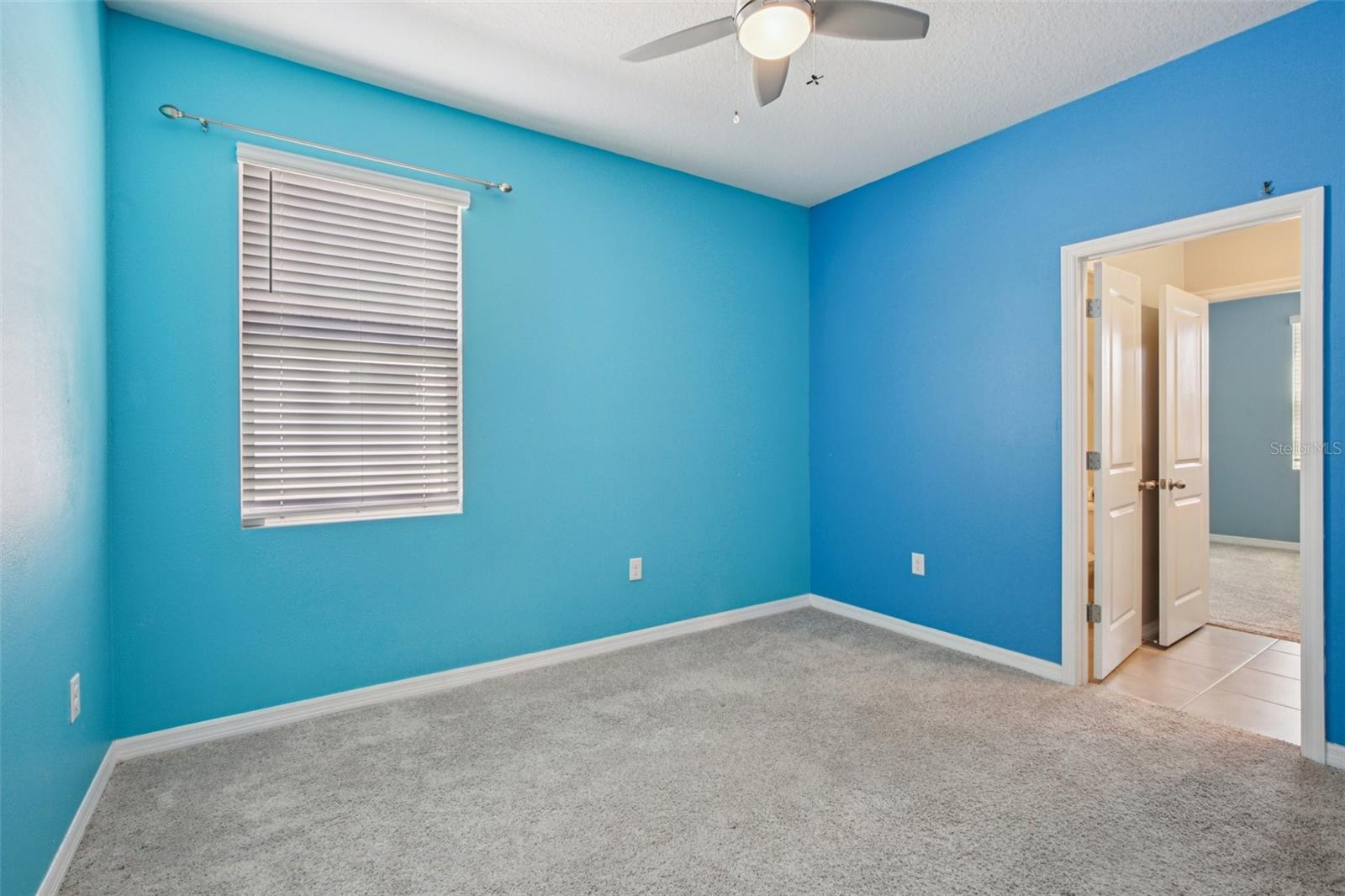 Image 20 of 39 For 13417 Lakeview Oaks Lane
