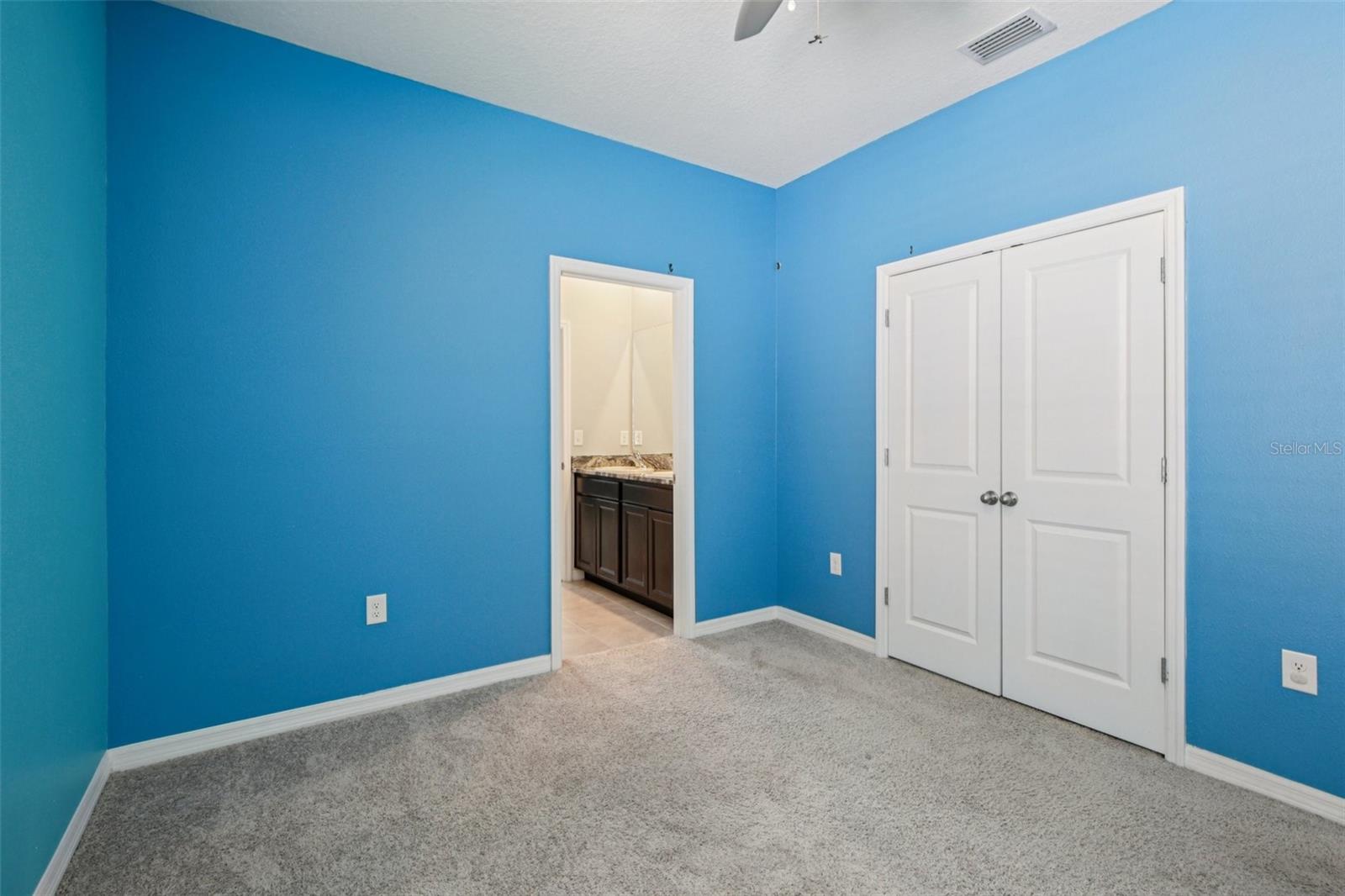 Image 21 of 39 For 13417 Lakeview Oaks Lane