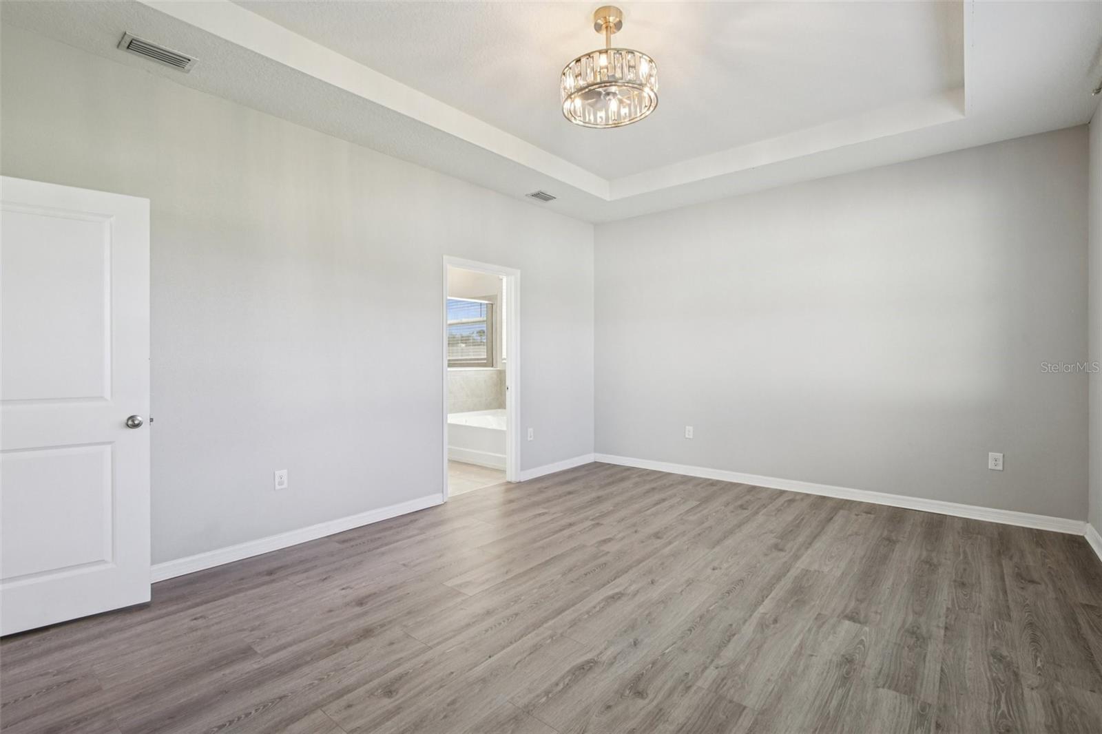 Image 23 of 39 For 13417 Lakeview Oaks Lane