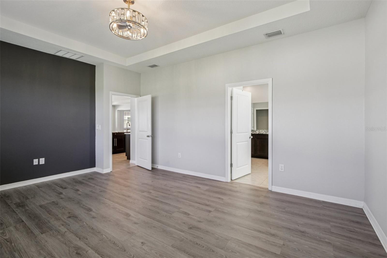 Image 24 of 39 For 13417 Lakeview Oaks Lane