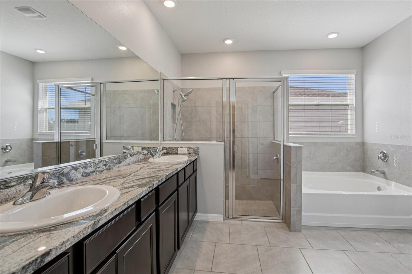 Image 25 of 39 For 13417 Lakeview Oaks Lane
