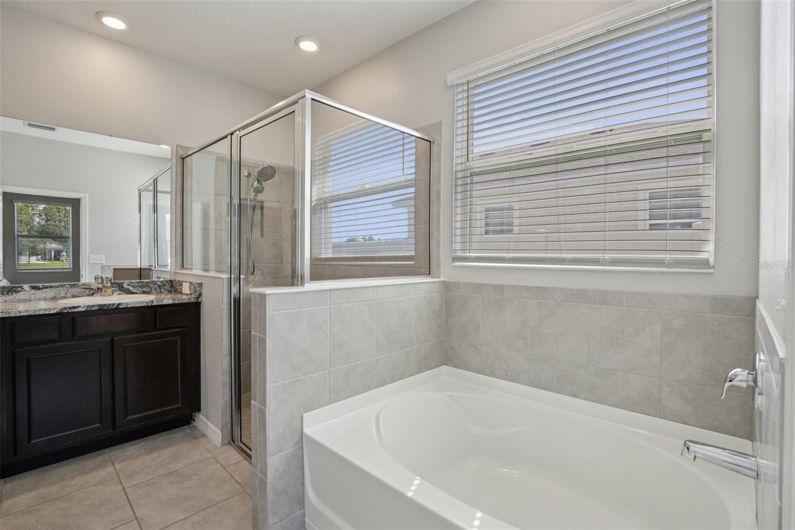 Image 26 of 39 For 13417 Lakeview Oaks Lane
