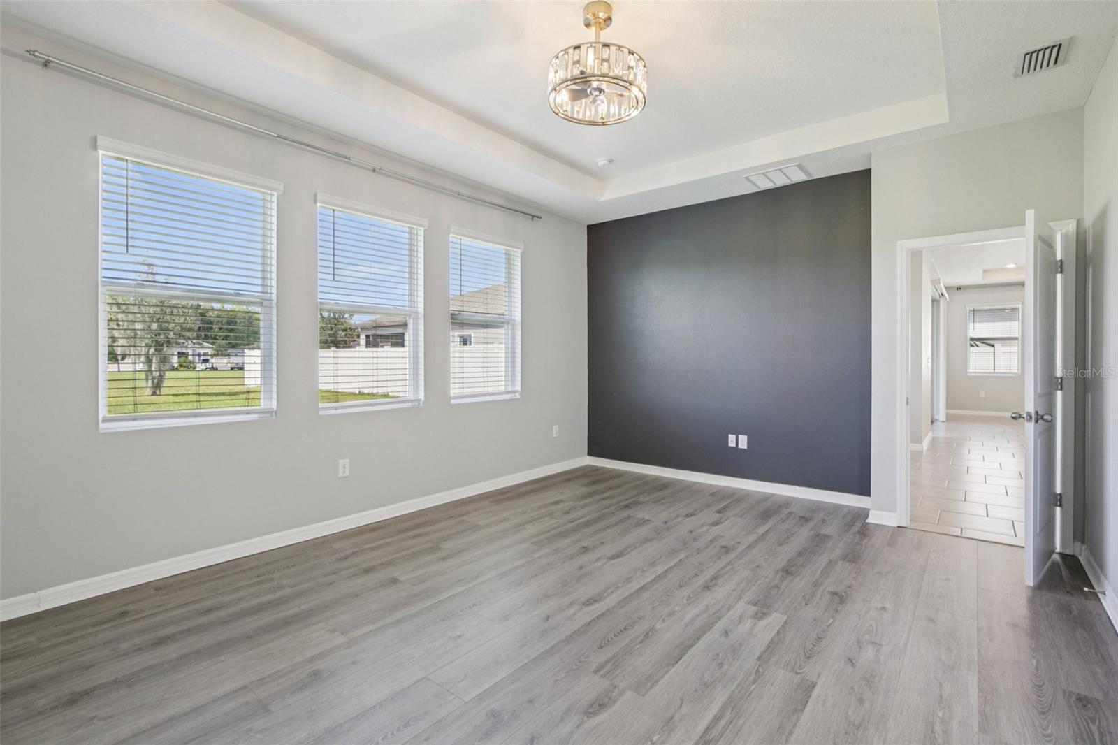 Image 4 of 39 For 13417 Lakeview Oaks Lane