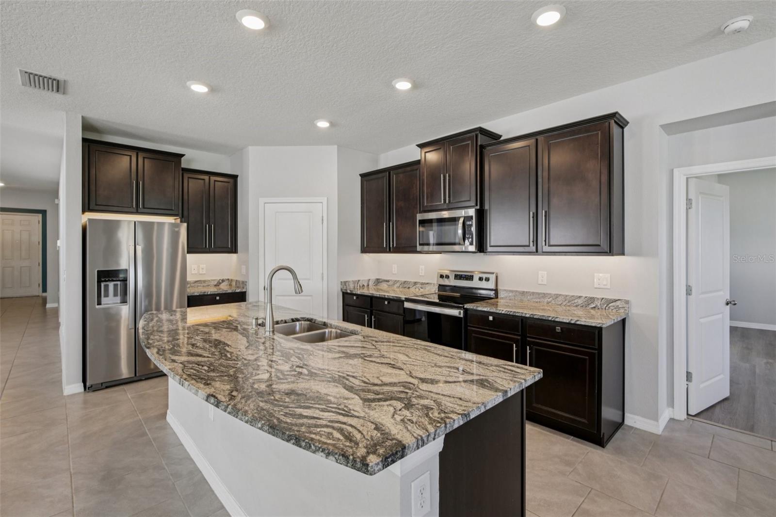 Image 6 of 39 For 13417 Lakeview Oaks Lane