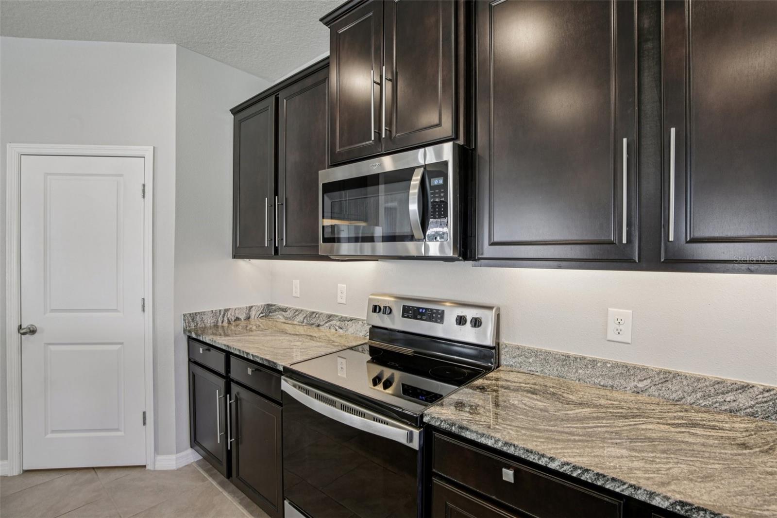 Image 7 of 39 For 13417 Lakeview Oaks Lane