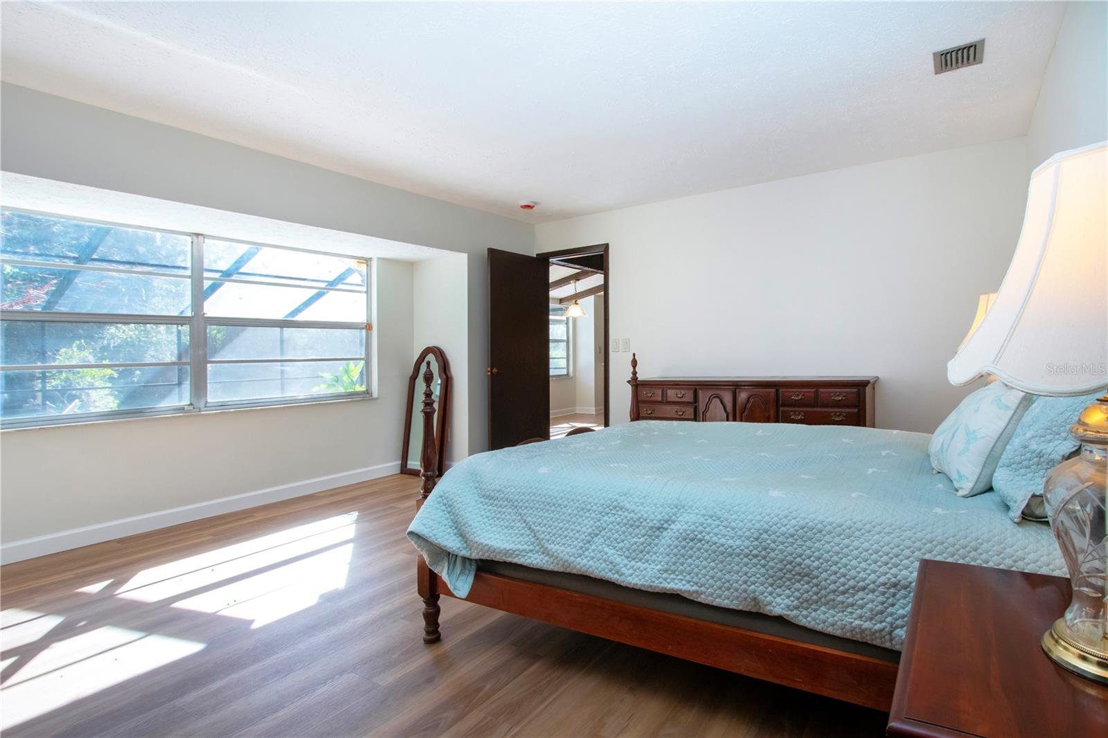 Image 32 of 74 For 602 10th Street Sw